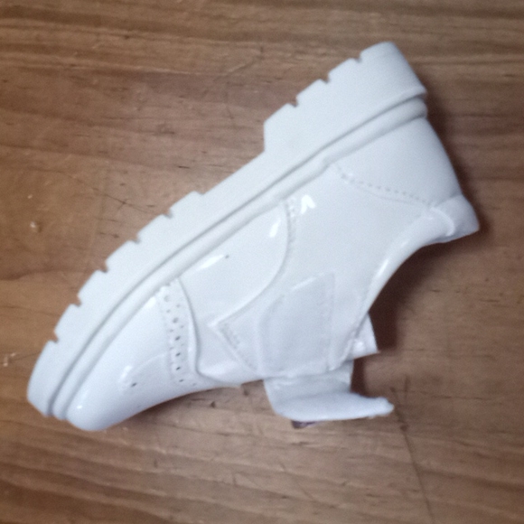 white dress shoe for boy - Picture 3 of 6